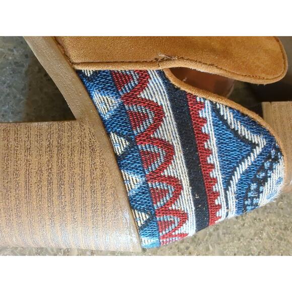 Qupid Tan Suede Booties Southwestern Blanket Heel detail 2.5" Women's Size 8 - Picture 9 of 9